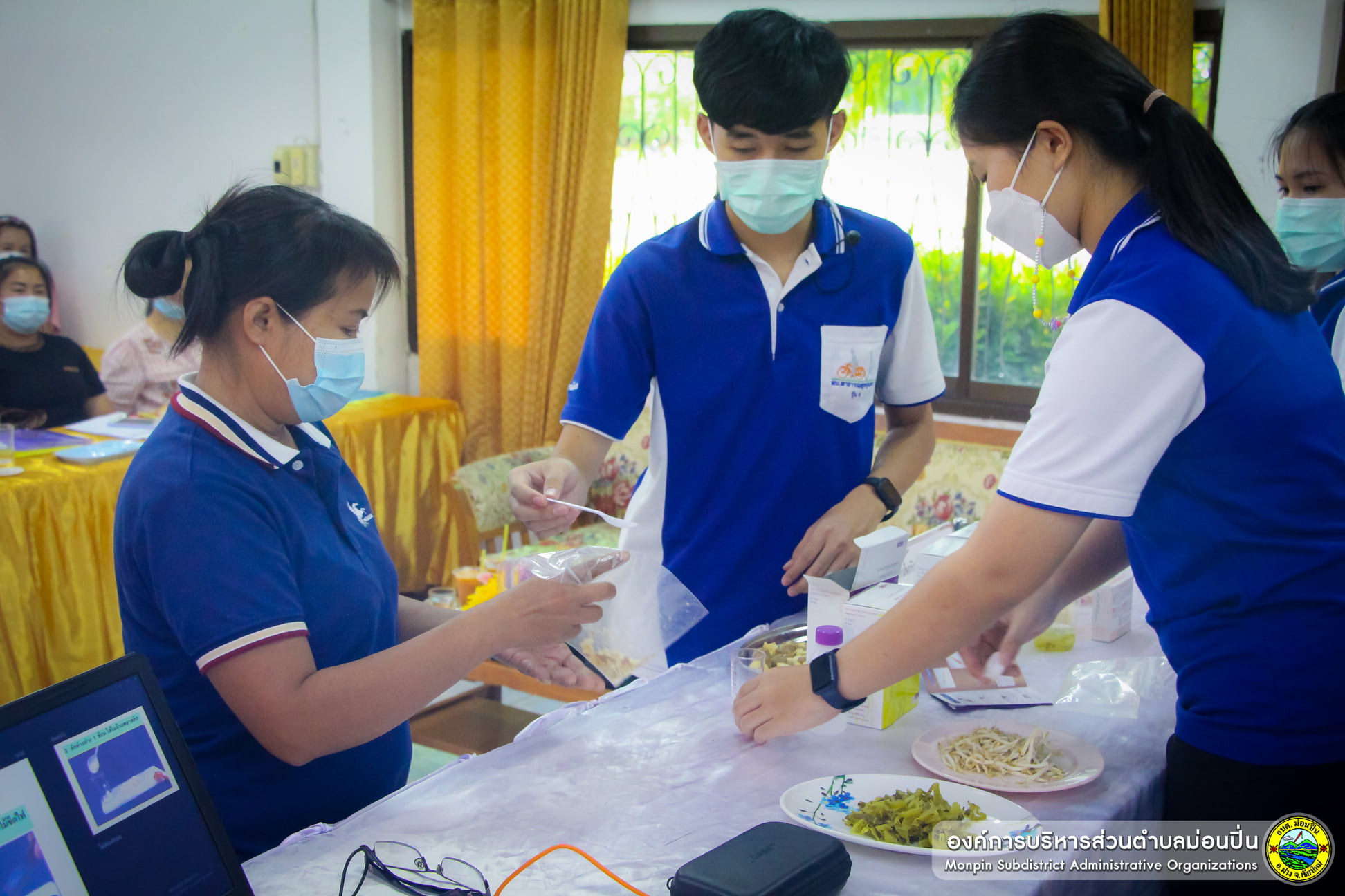 โครงการอบรมผู้ประกอบกิจการและผู้สัมผัสอาหารในพื้นที่ตำบลม่อนปิ่น