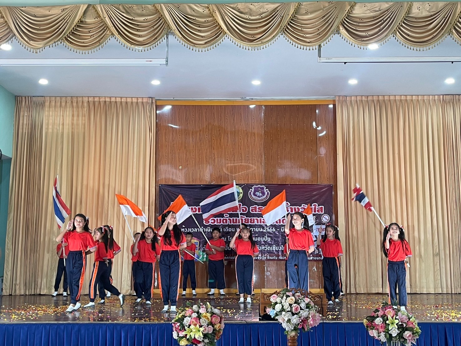 พิธีปิดโครงการรั้วโรงเรียนสานใจ สรรค์สร้างวัยใส ร่วมต้านภัยยาเสพติด