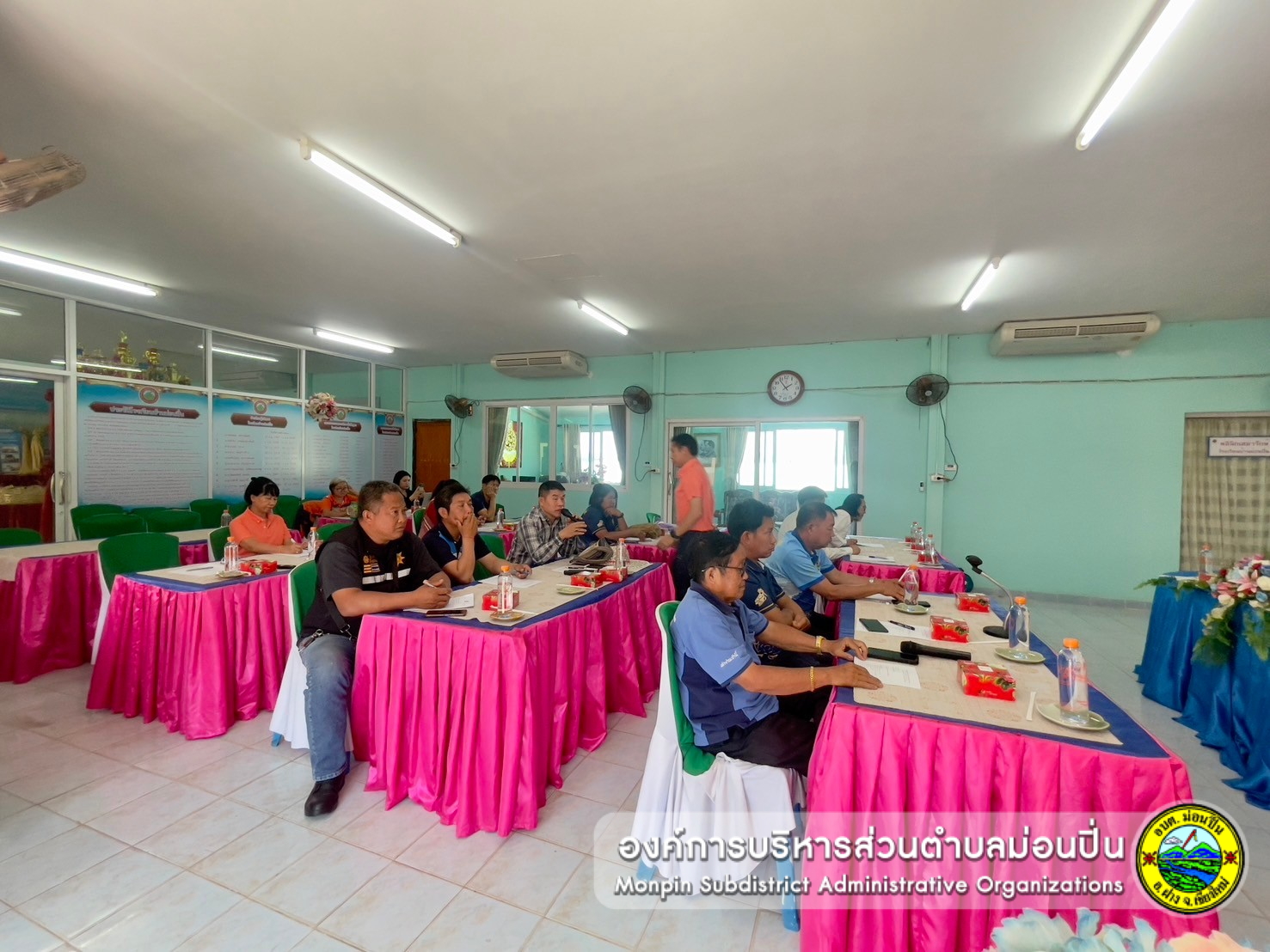 ประชุมคณะกรรมการสถานศึกษา  ณ โรงเรียนบ้านม่อนปิ่น