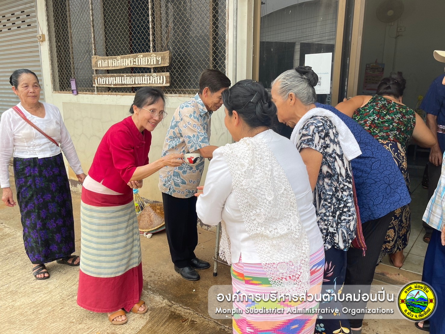 โครงการจัดงานวันผู้สูงอายุ รดน้ำ-ดำหัวปี๋ใหม่เมืองผู้สูงอายุในตำบลม่อนปิ่นเนื่องในเทศกาลสงกรานต์ประจำปี 2567